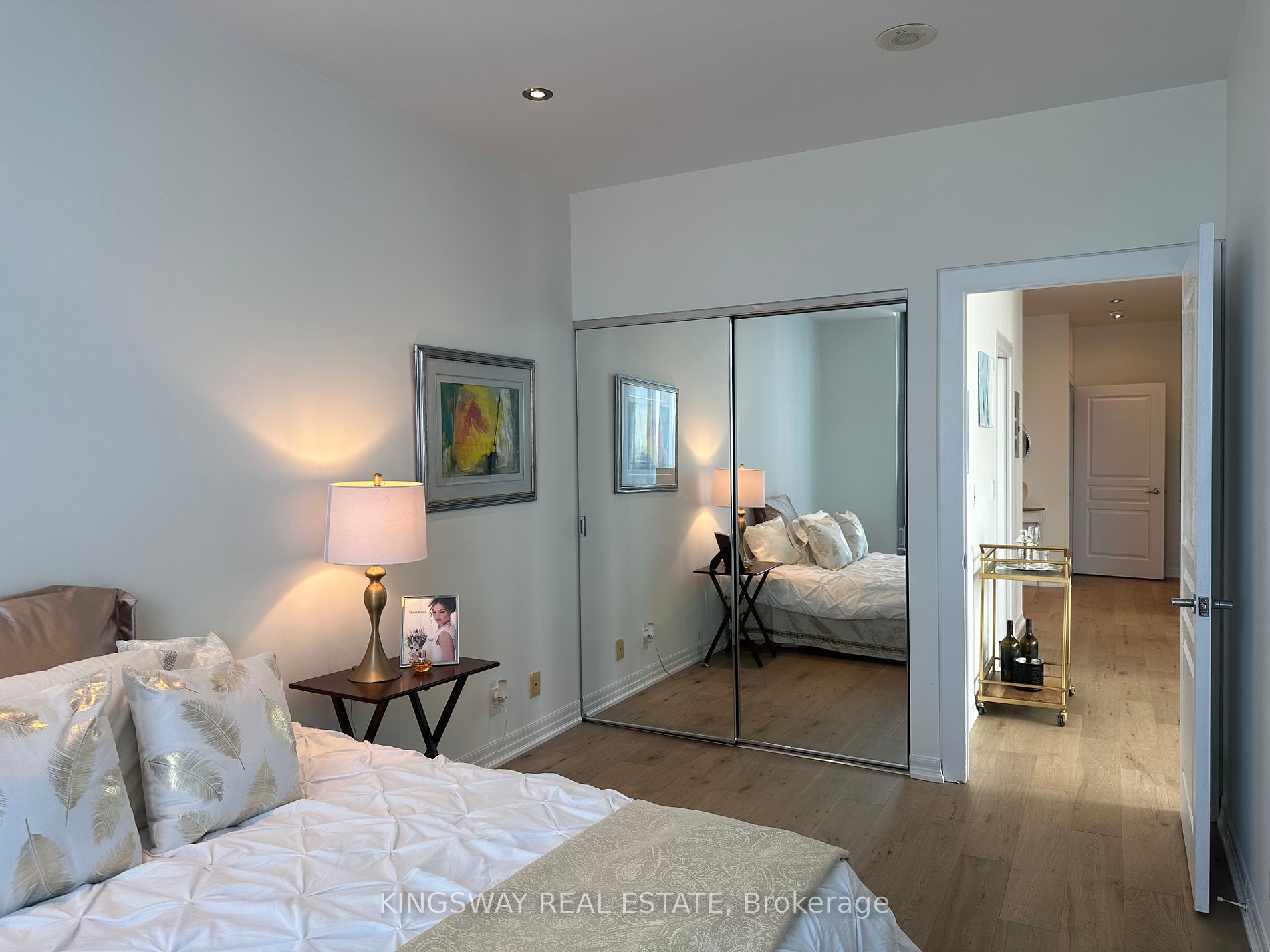 220 Burnhamthorpe Road W #3404