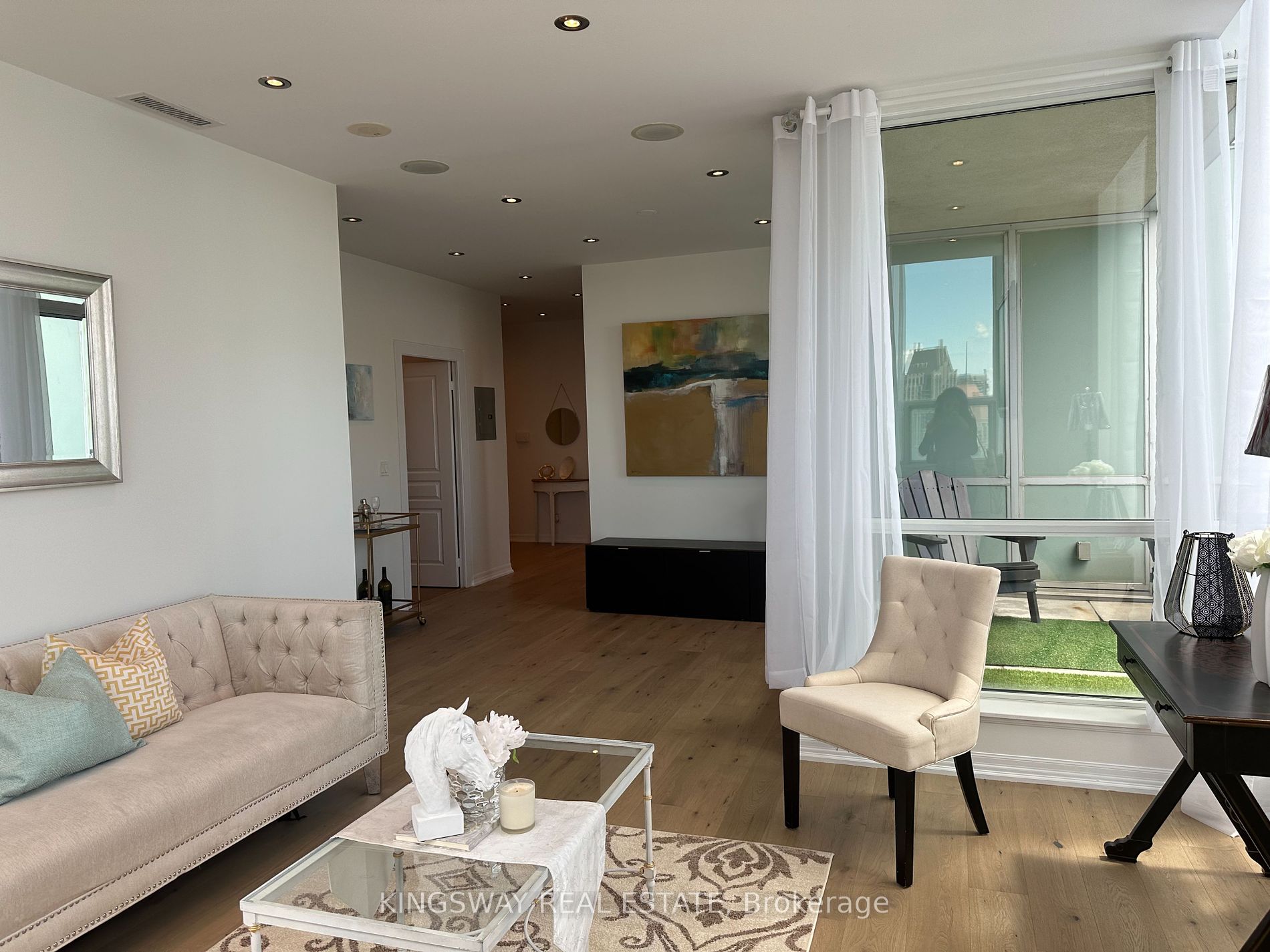220 Burnhamthorpe Road W #3404