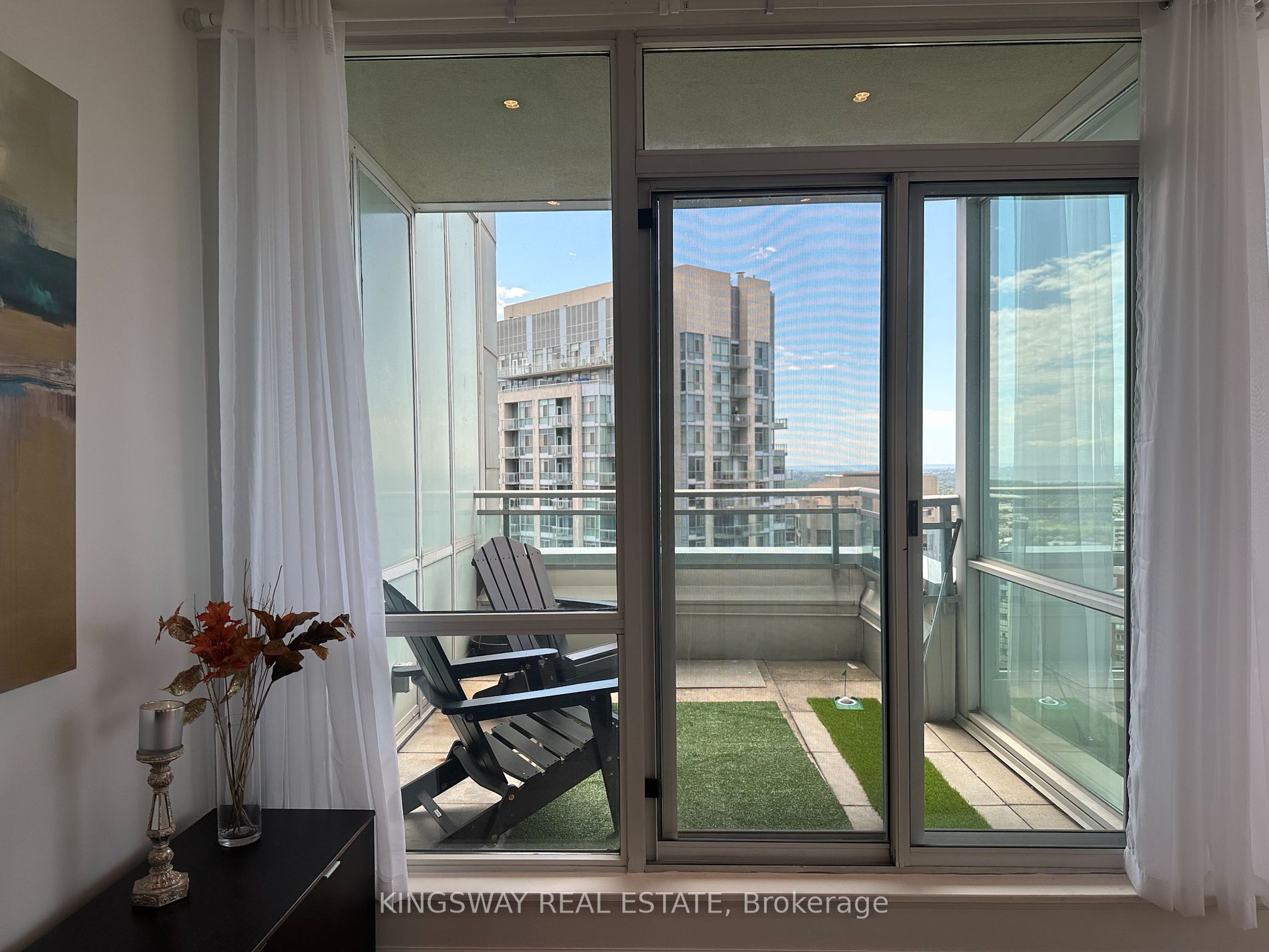 220 Burnhamthorpe Road W #3404