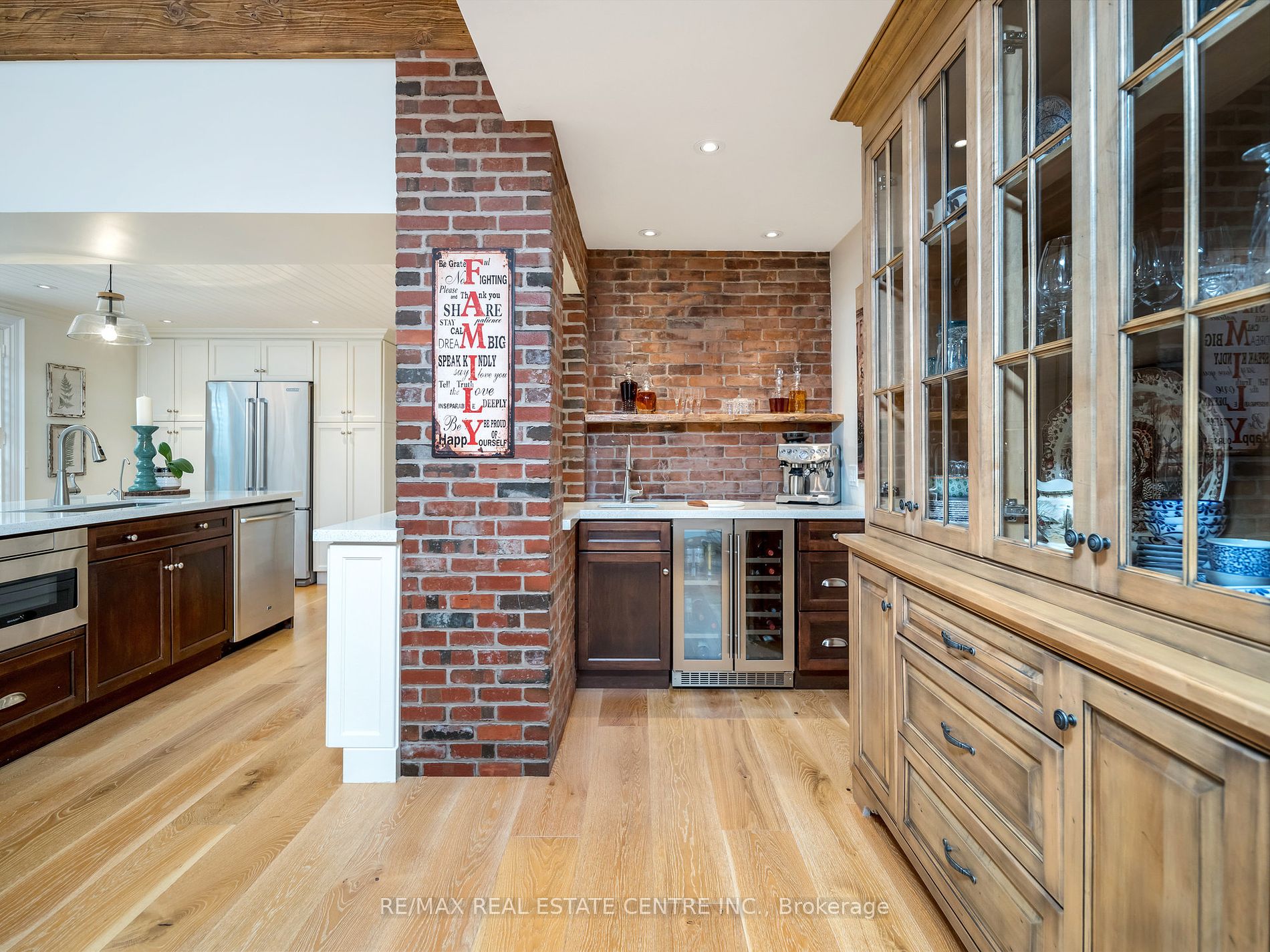 22 Mary St