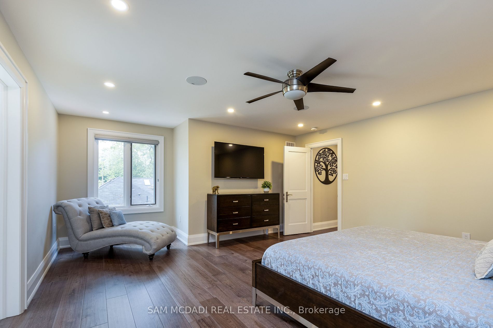 1390 Meadow Green Court