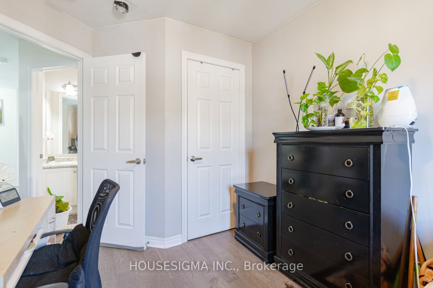 74 Doris Pawley Crescent W