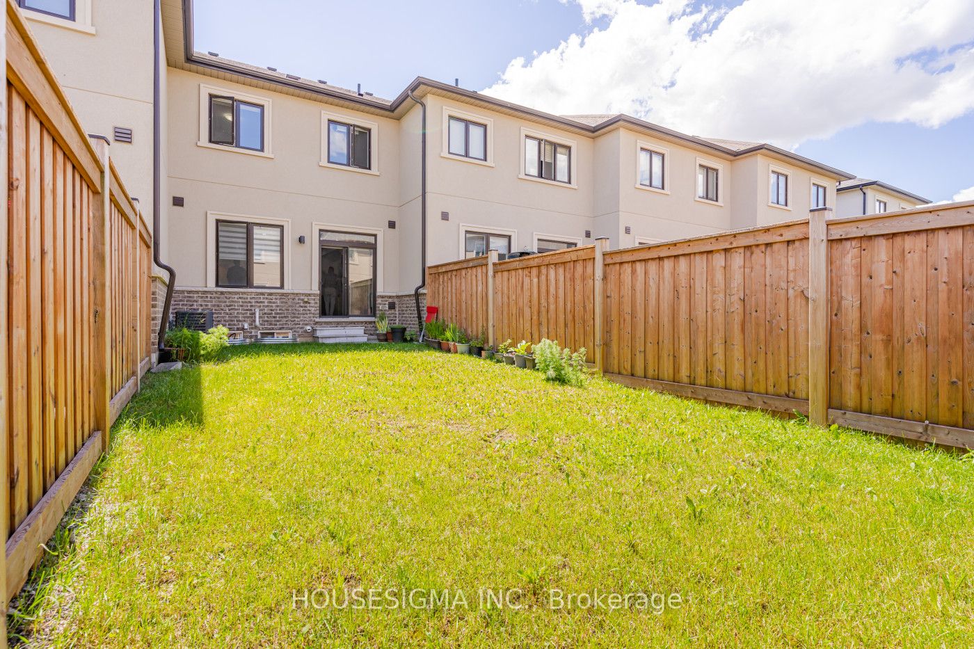 74 Doris Pawley Crescent W