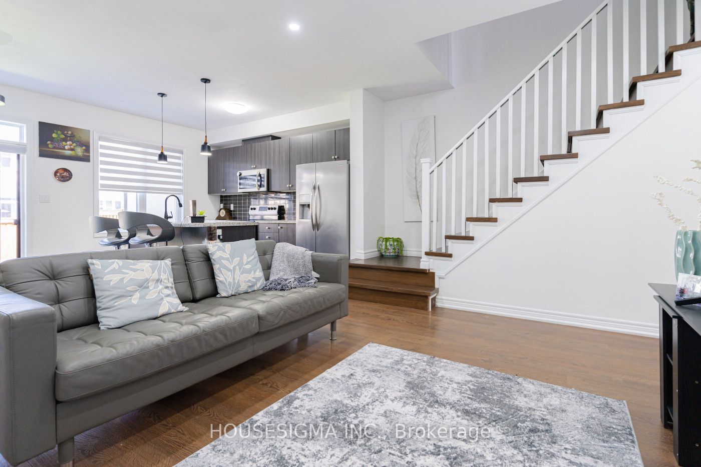 74 Doris Pawley Crescent W