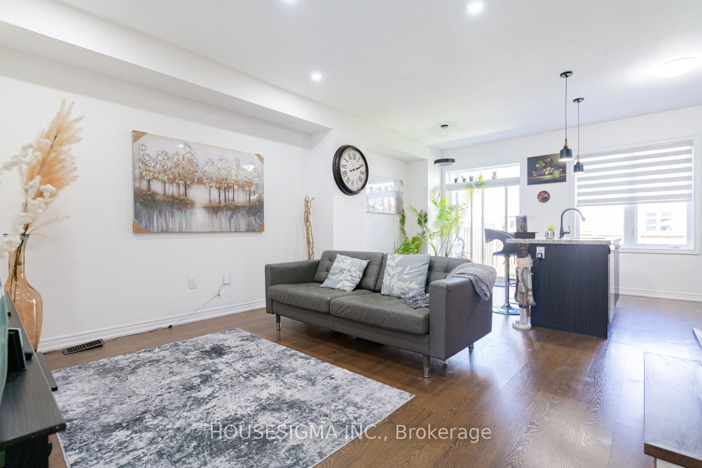 74 Doris Pawley Crescent W