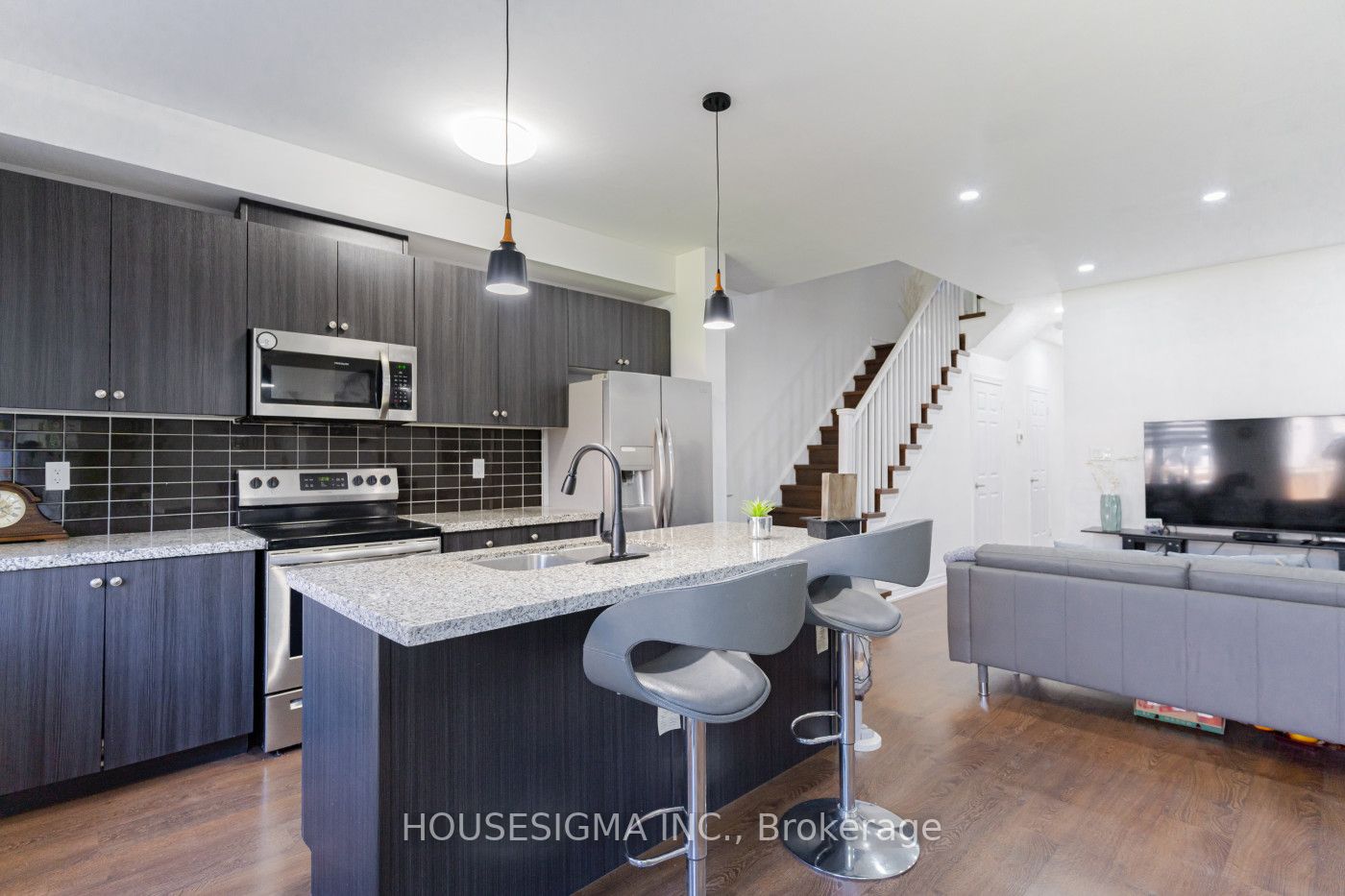 74 Doris Pawley Crescent W