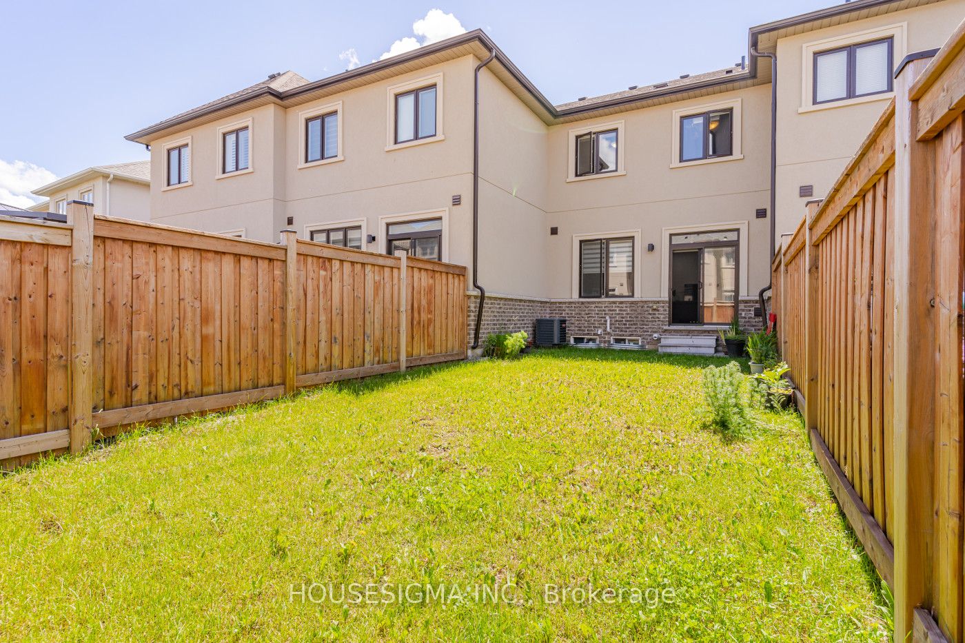 74 Doris Pawley Crescent W