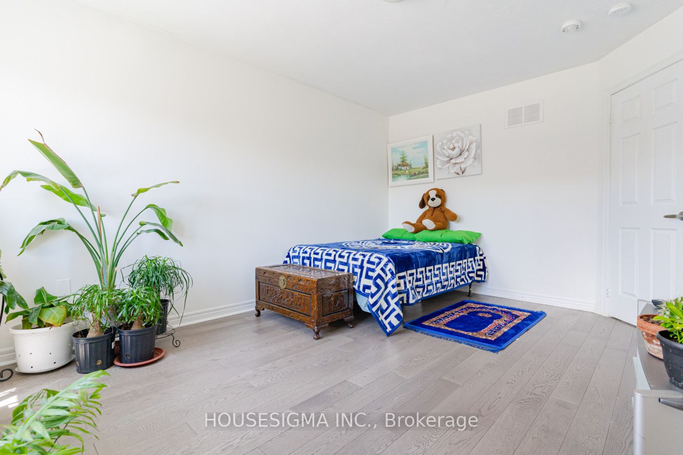 74 Doris Pawley Crescent W