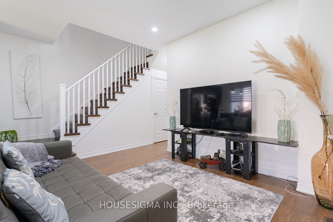 74 Doris Pawley Crescent W