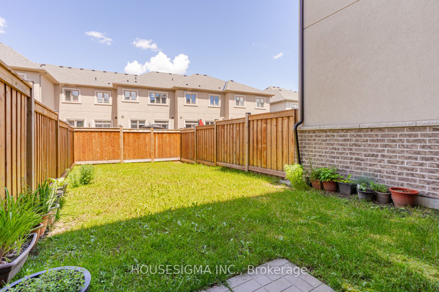 74 Doris Pawley Crescent W