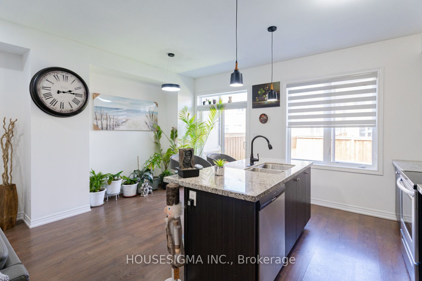 74 Doris Pawley Crescent W