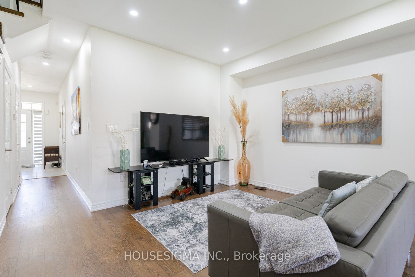 74 Doris Pawley Crescent W