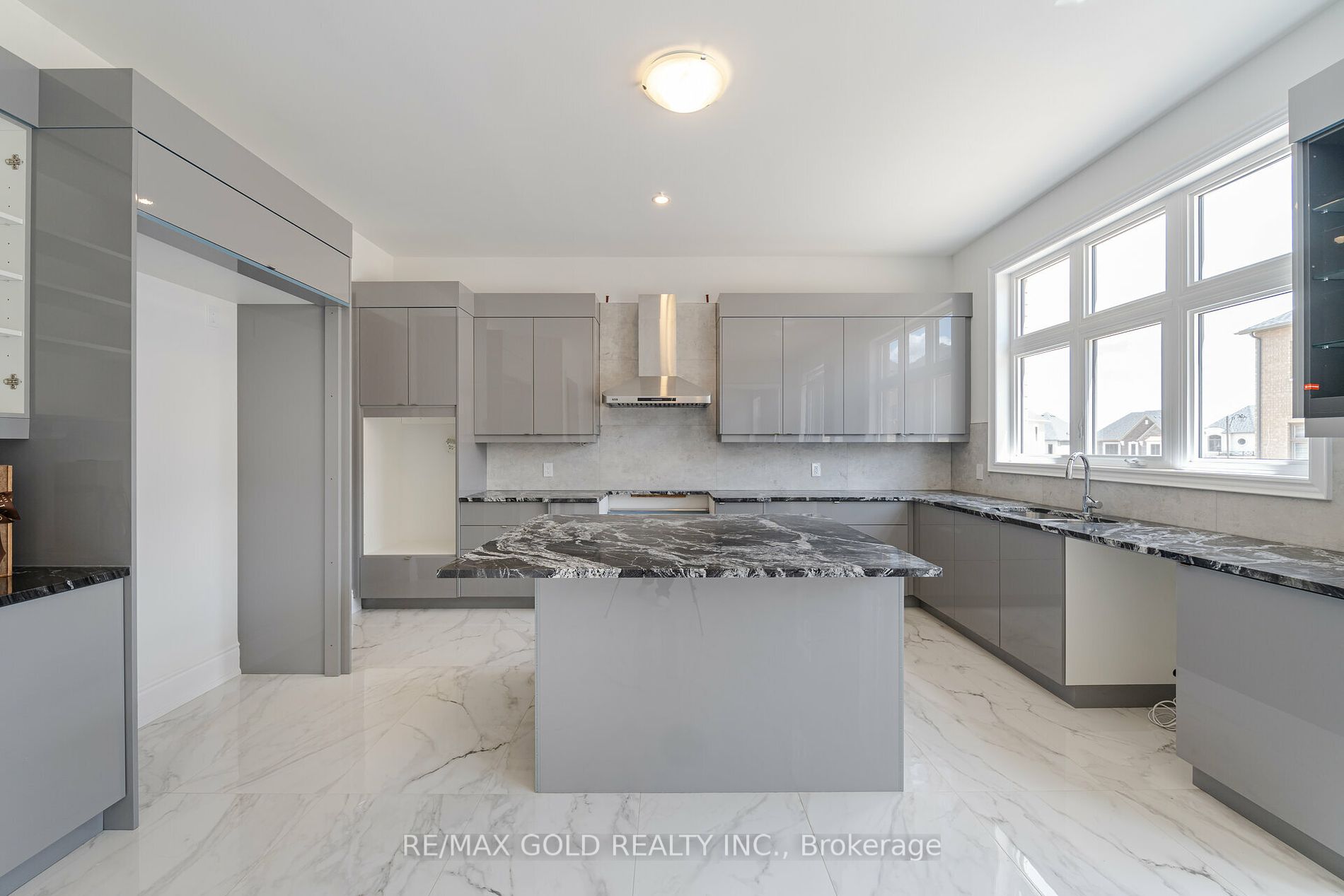 80 Raspberry Ridge Ave