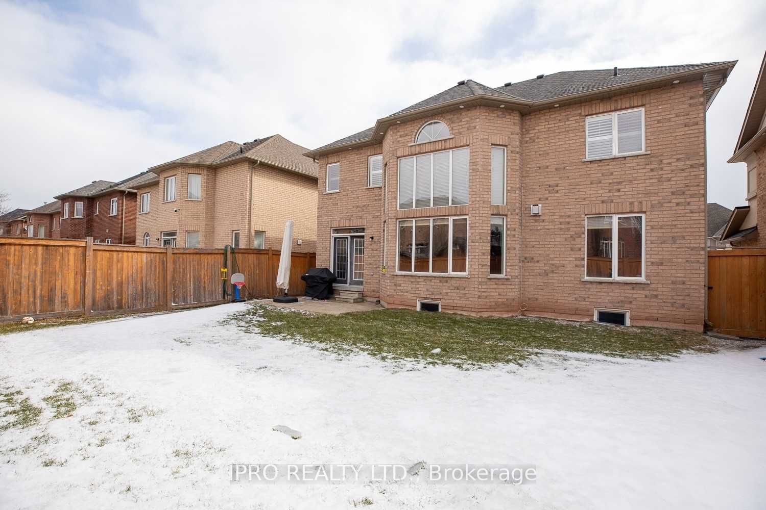 3329 Mistwell Cres