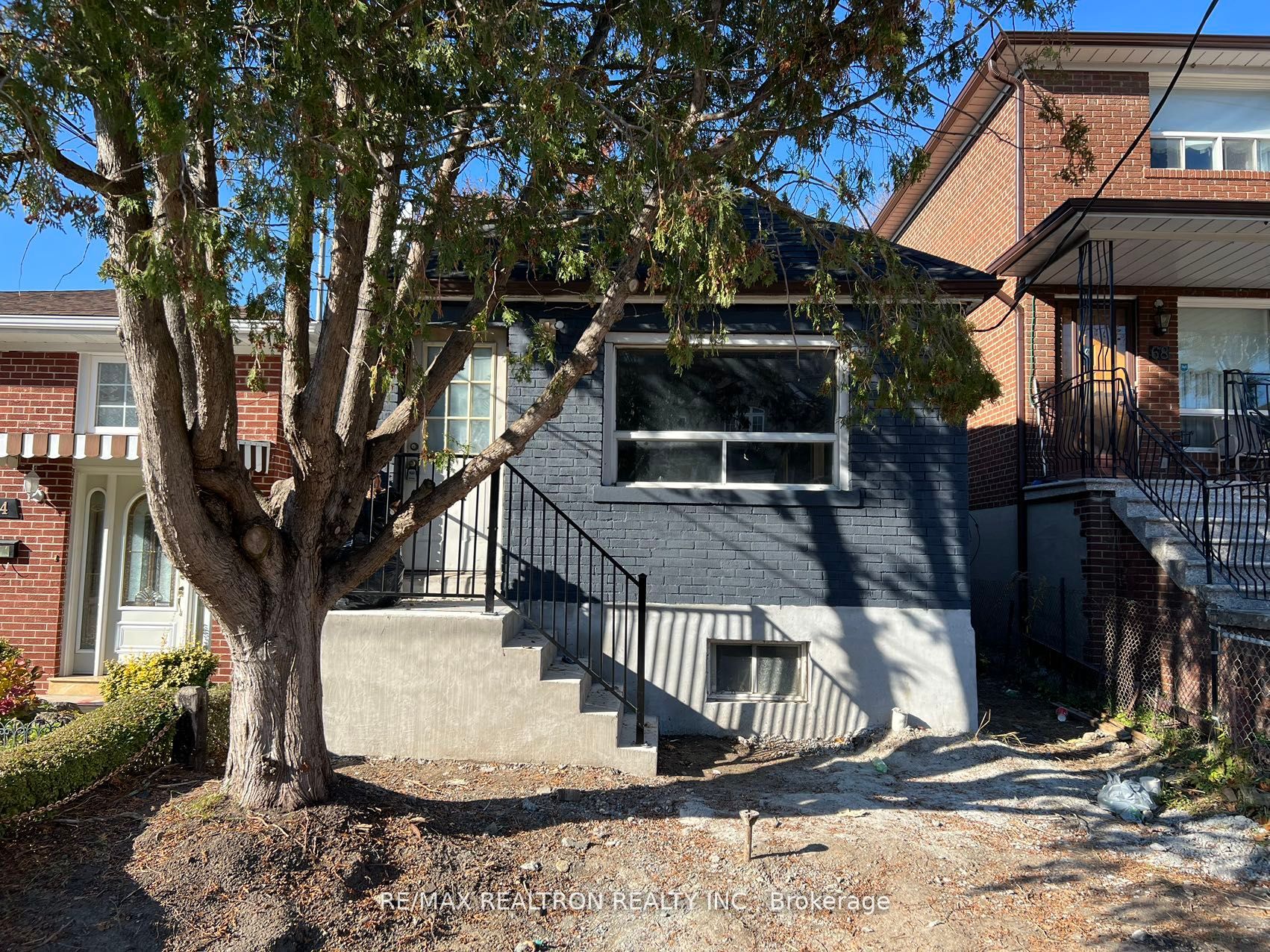 70 Dunraven Dr