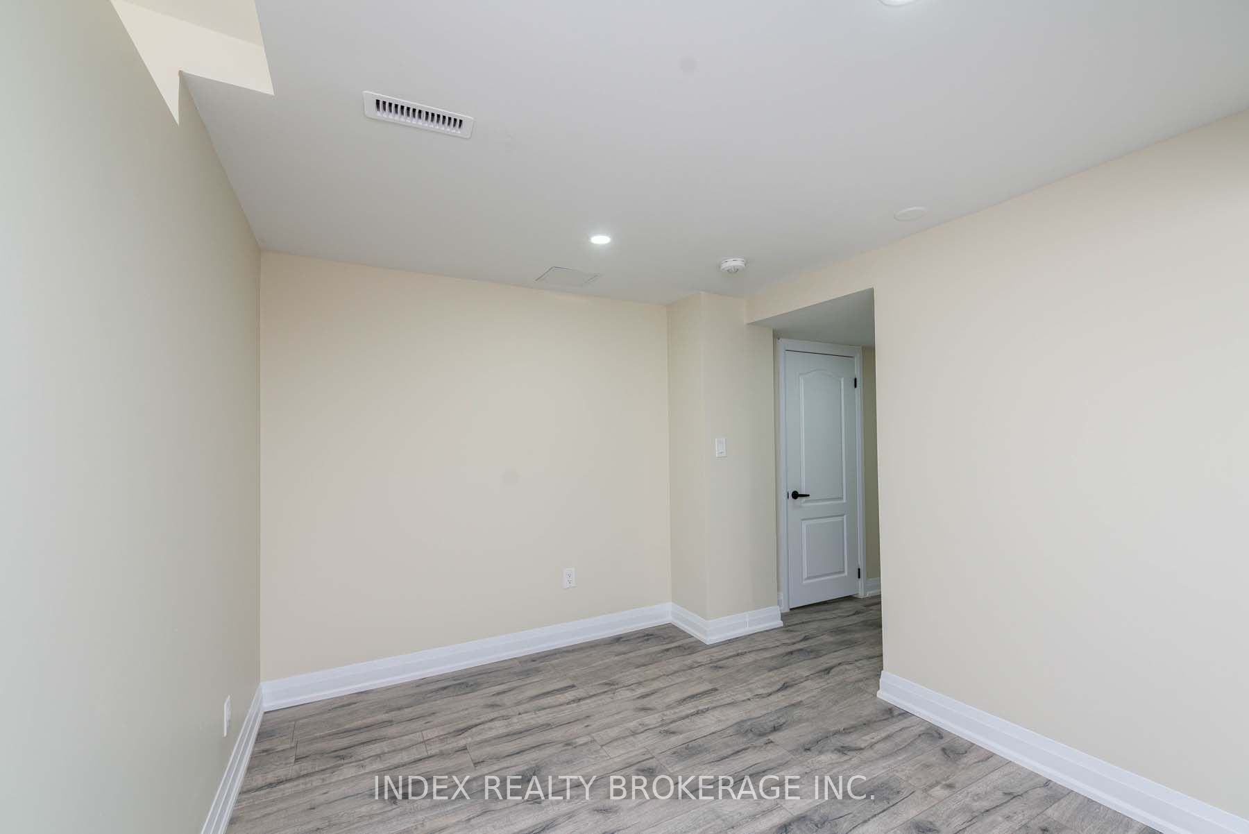 12 Dawnridge Tr