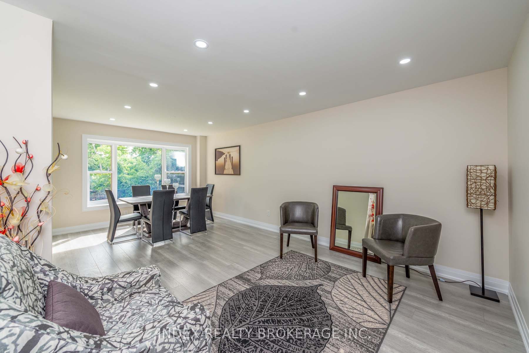 12 Dawnridge Tr