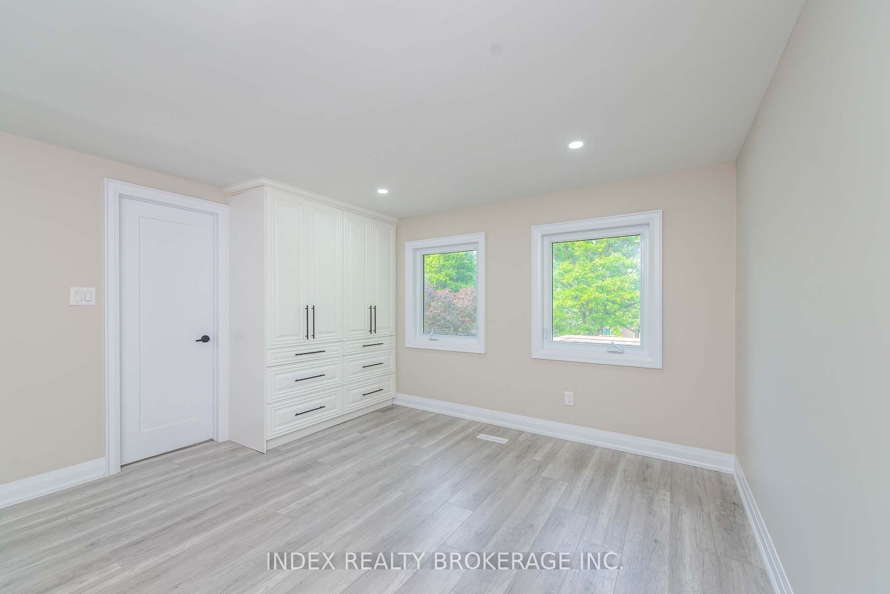 12 Dawnridge Tr