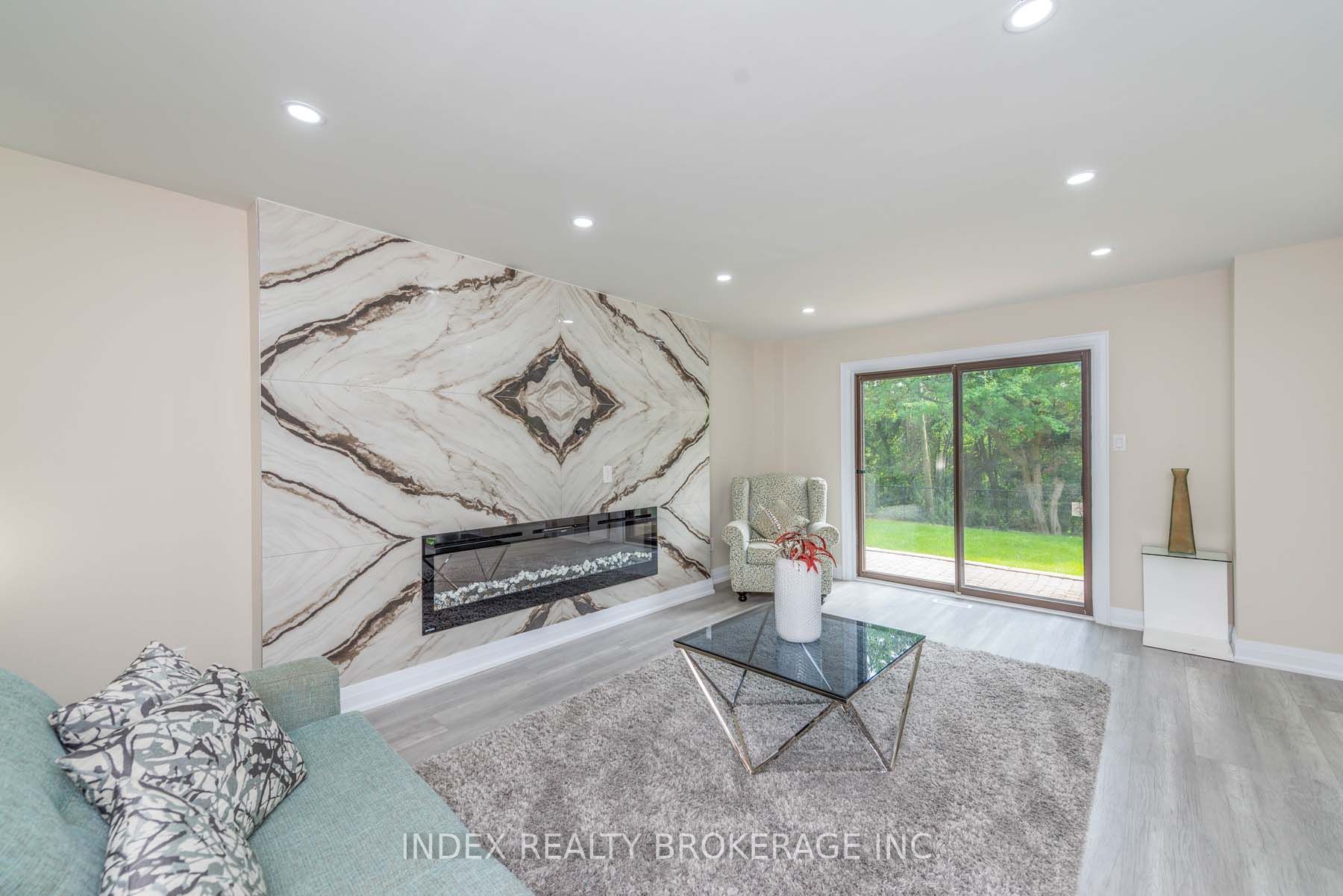 12 Dawnridge Tr