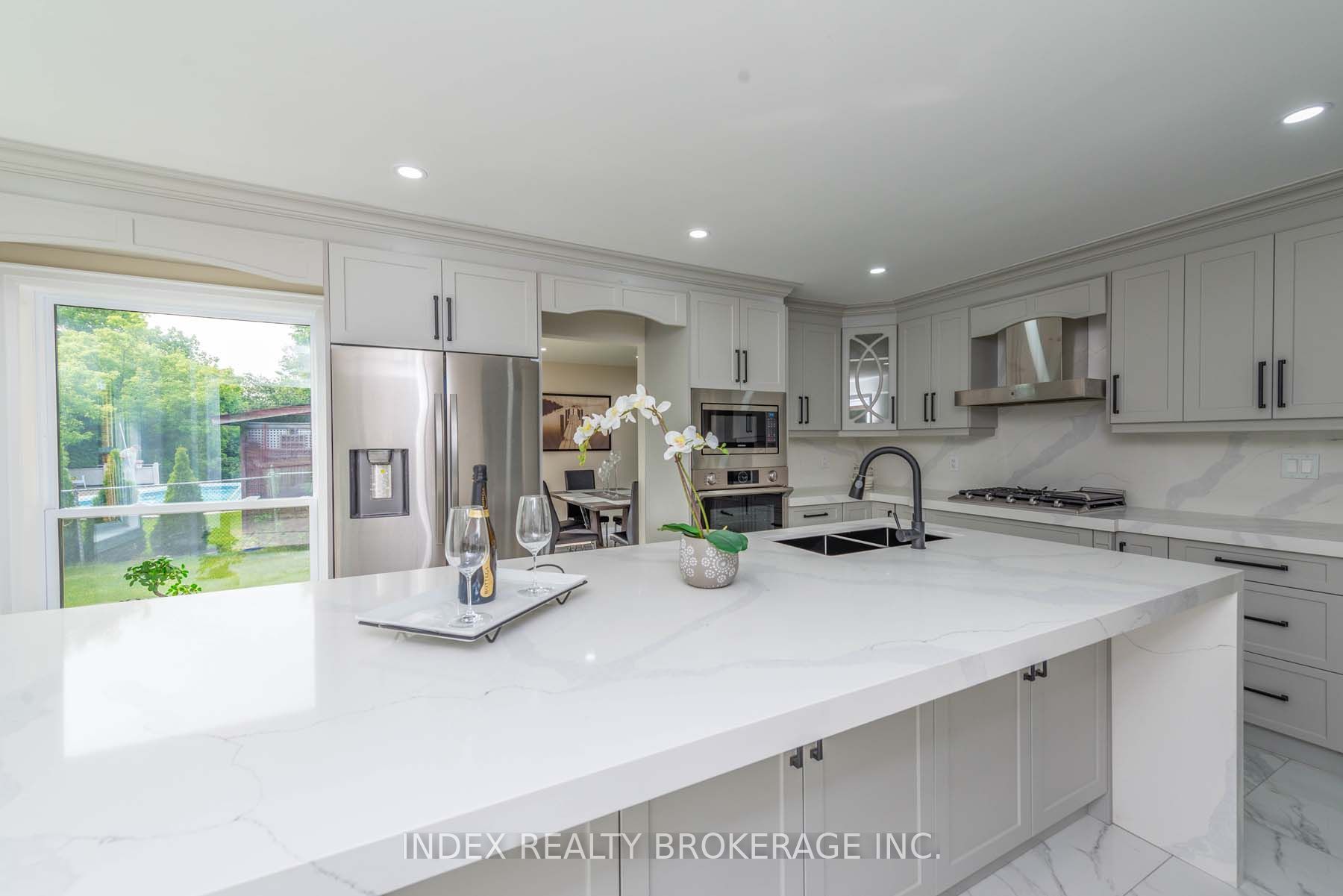 12 Dawnridge Tr