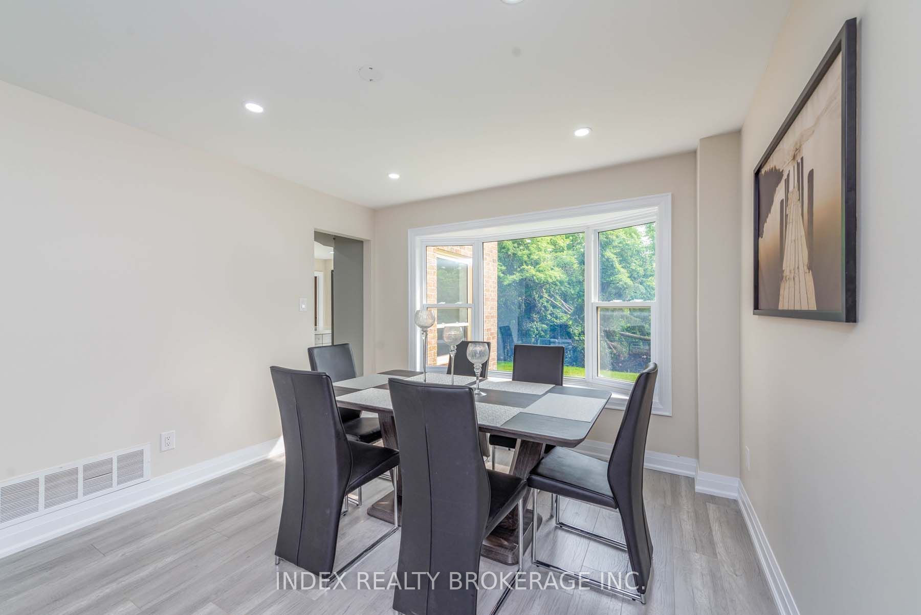 12 Dawnridge Tr