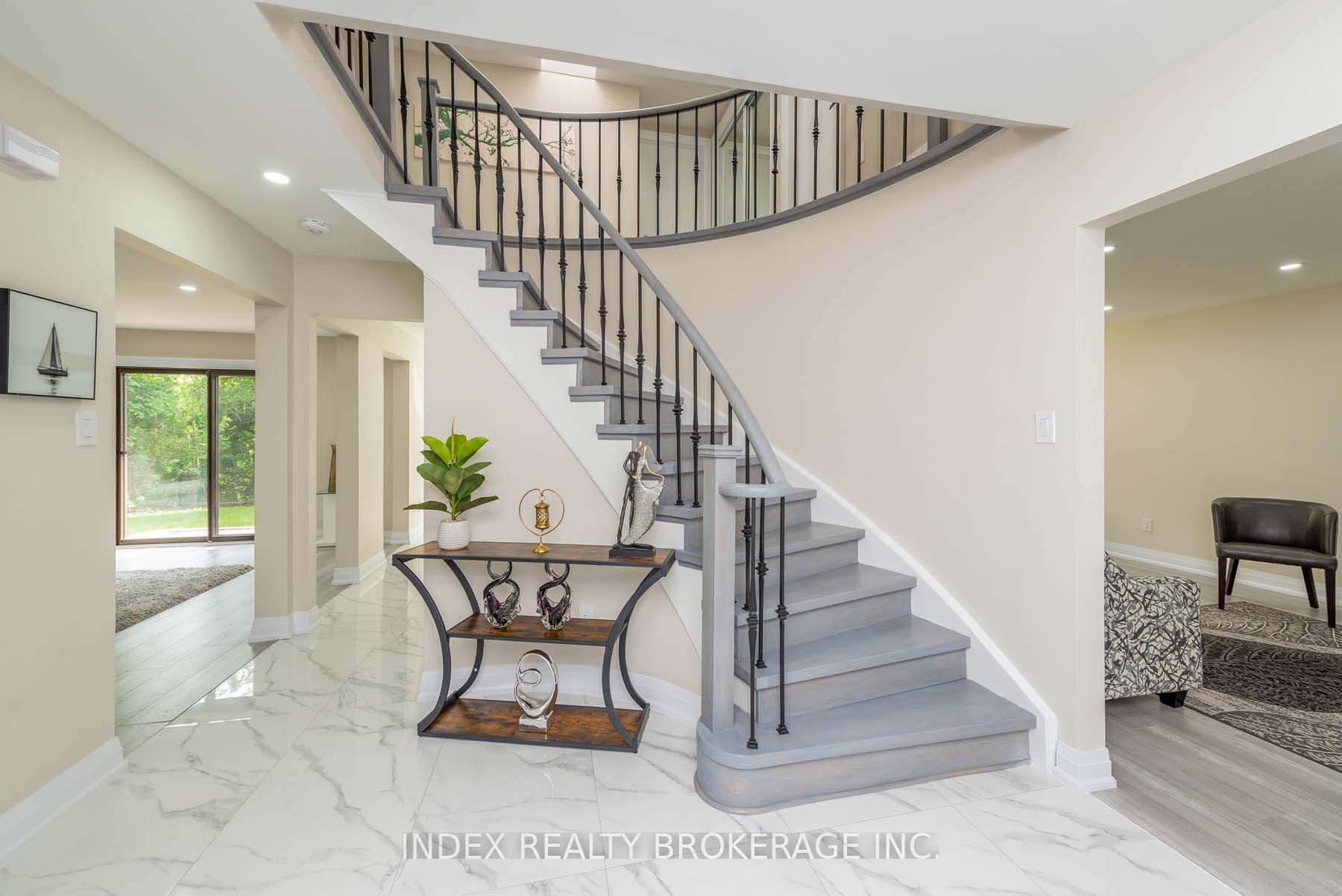 12 Dawnridge Tr