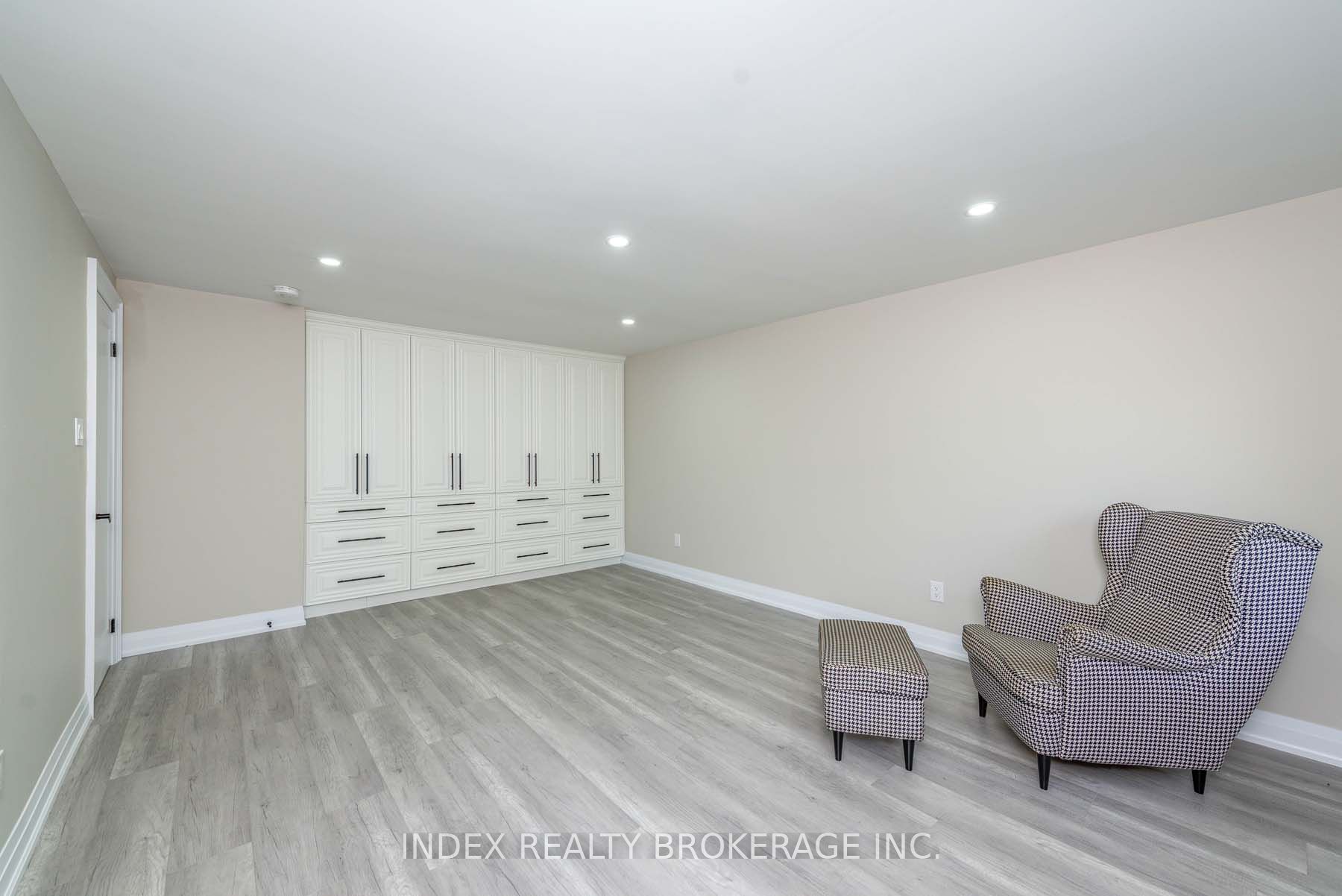 12 Dawnridge Tr