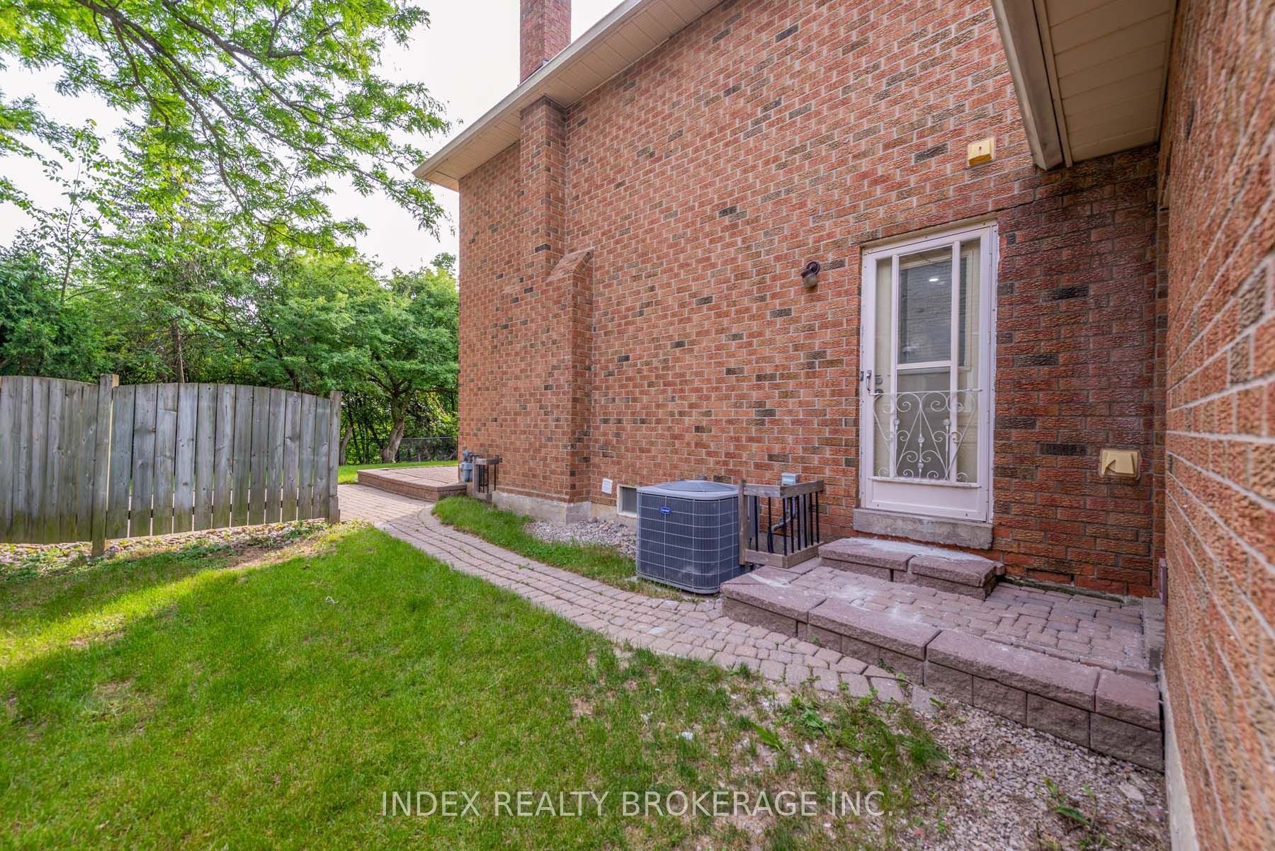 12 Dawnridge Tr