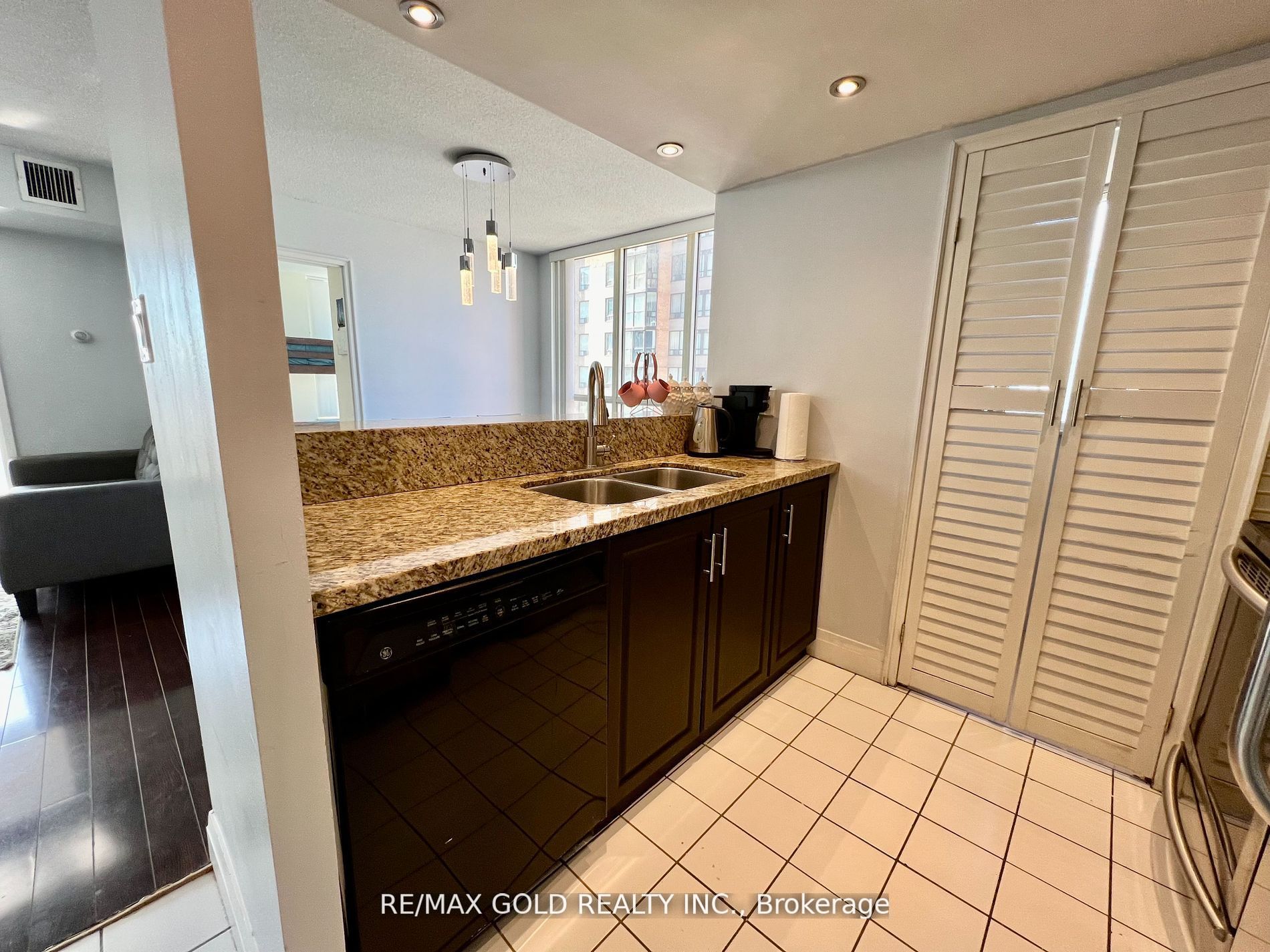 265 Enfield Place #903