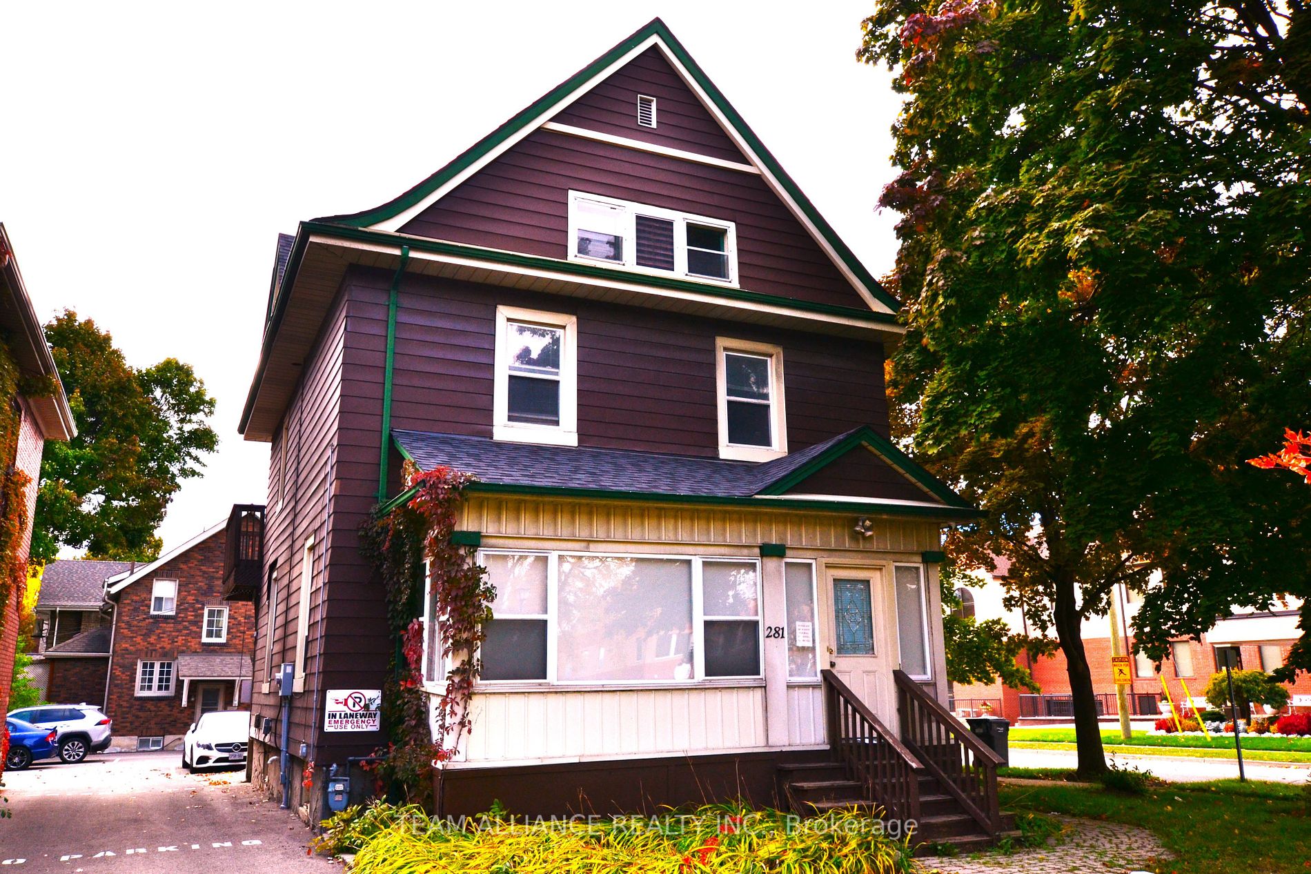 281 Main St N