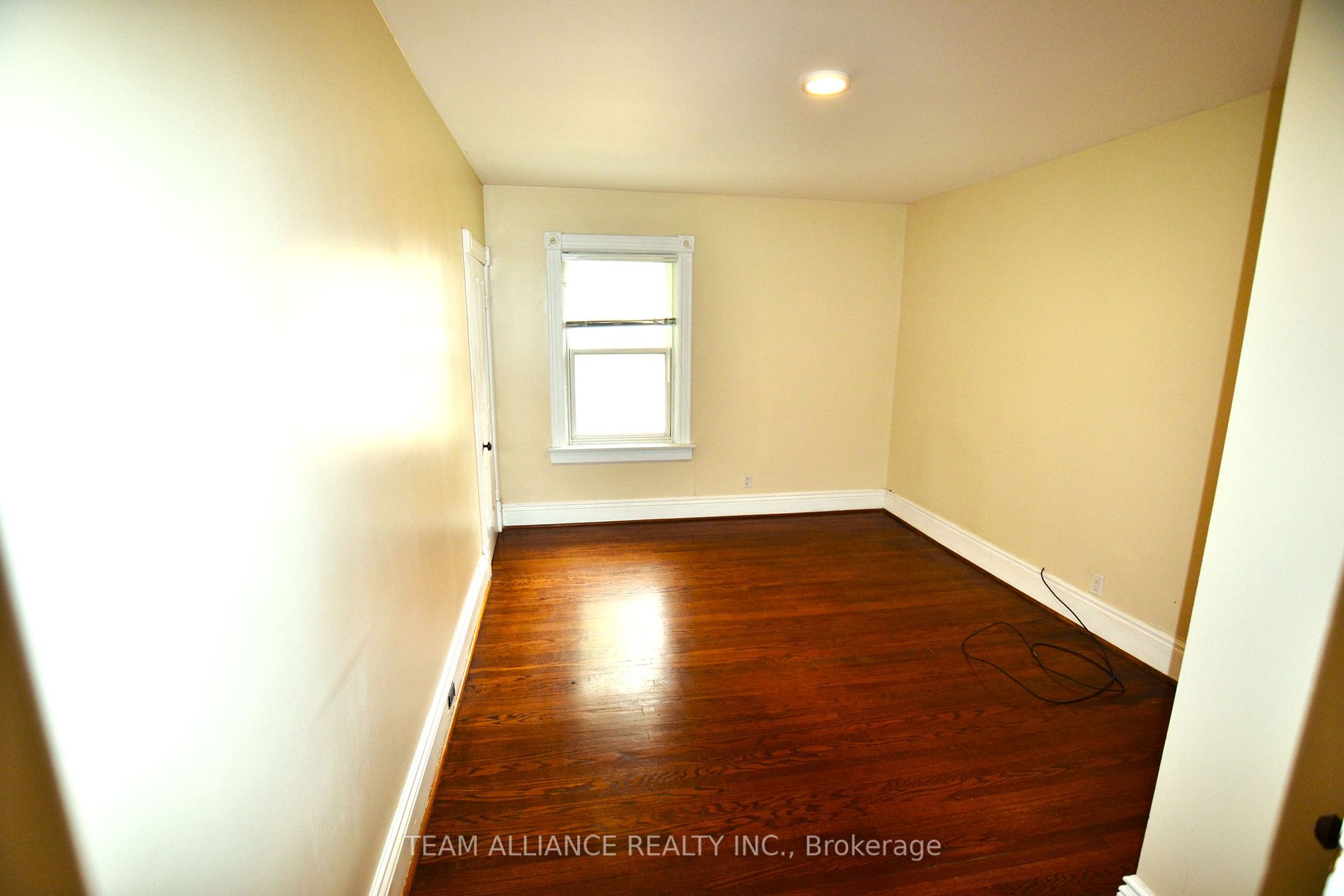 281 Main St N