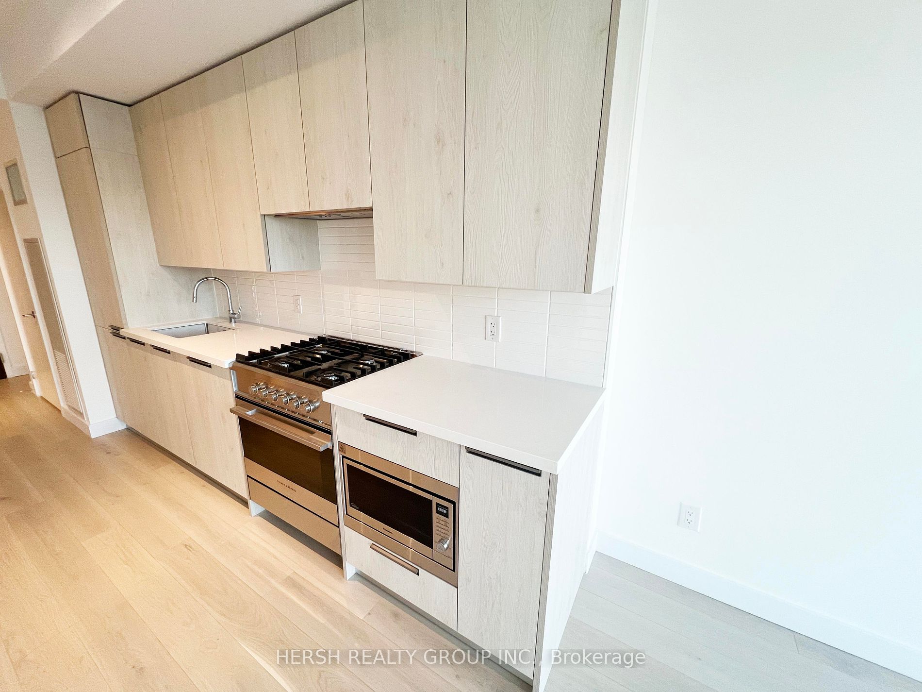 160 Kingsway Cres, #411