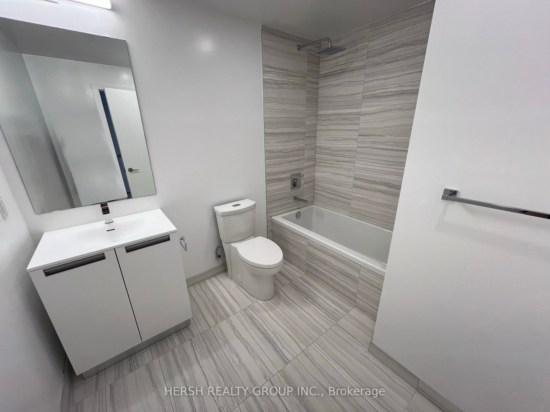 160 Kingsway Cres, #411