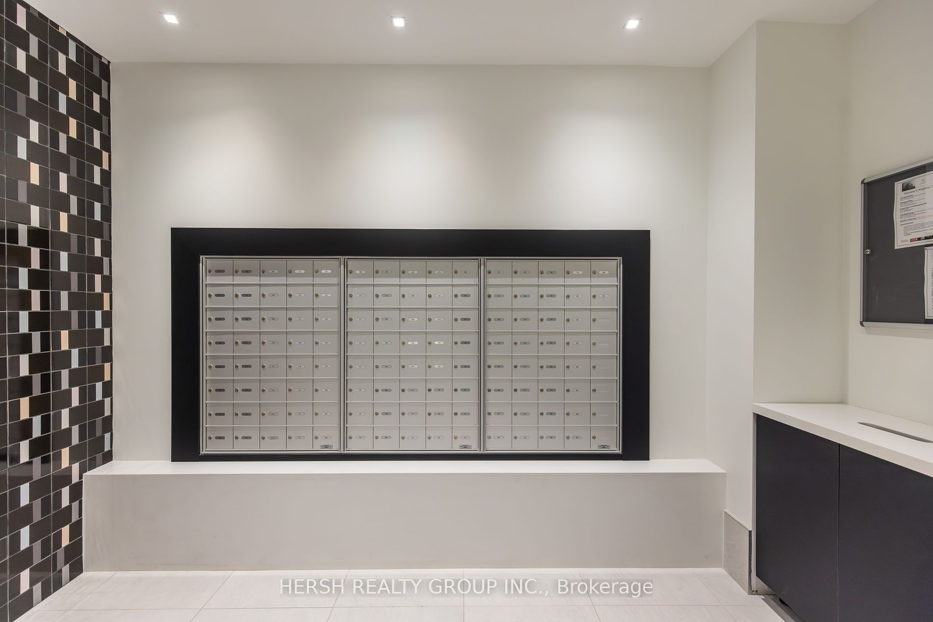 160 Kingsway Cres, #411