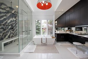 102 North Dr