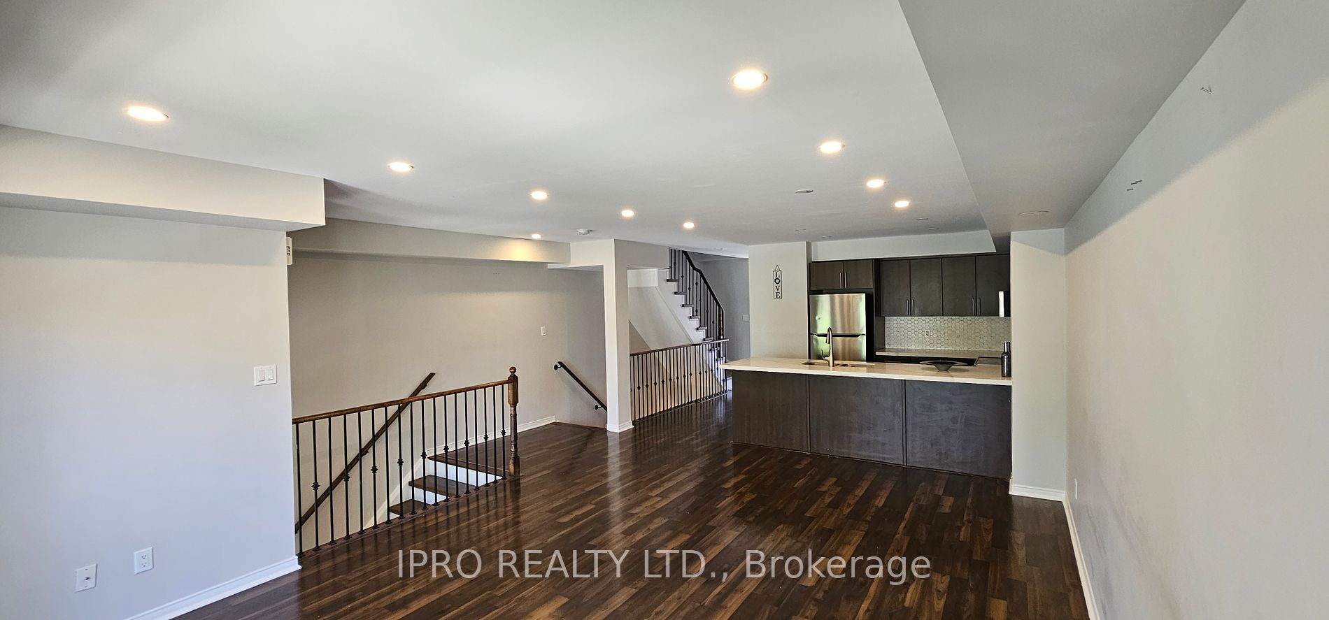 3070 Thomas Street #8