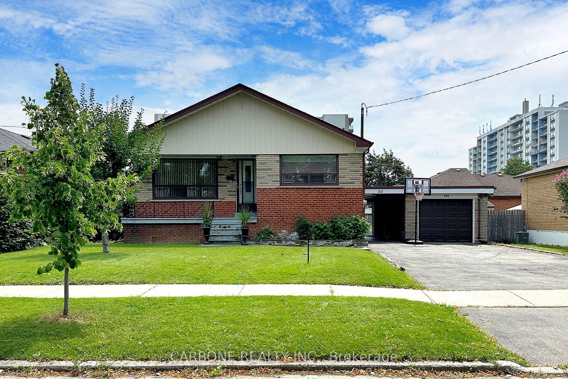 105 Hallsport Crescent