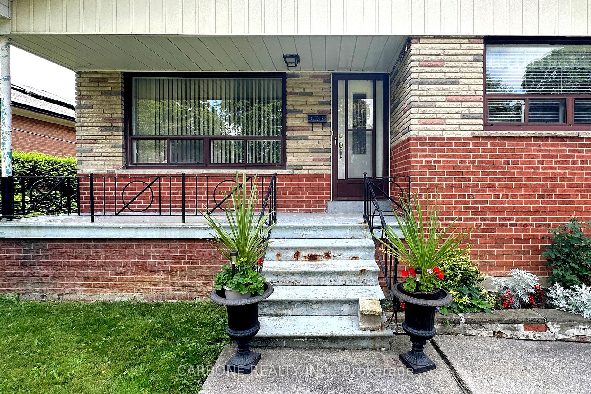 105 Hallsport Crescent