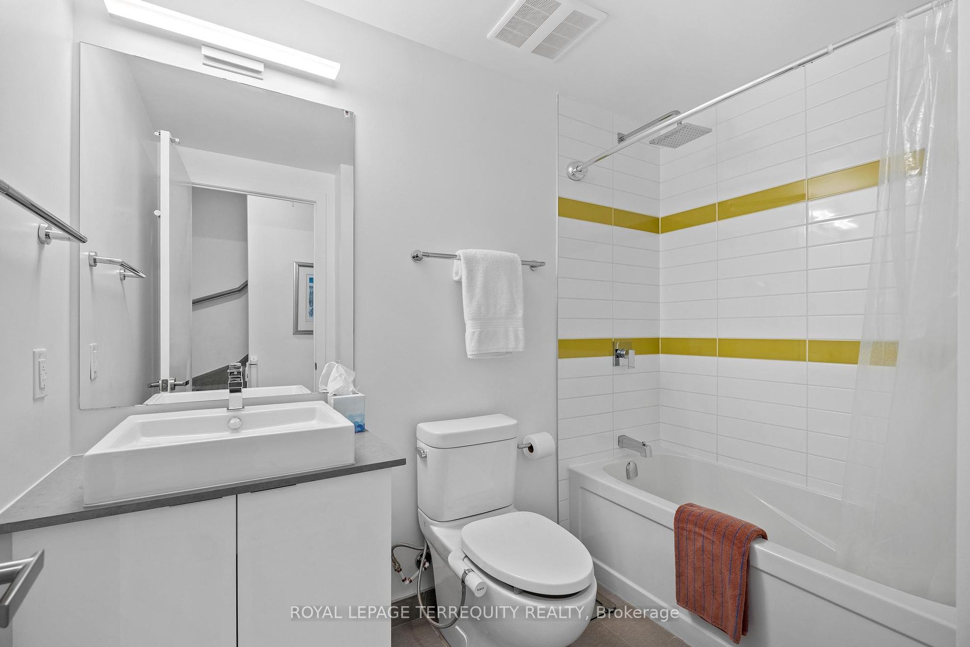 38 Howard Park Ave, #157