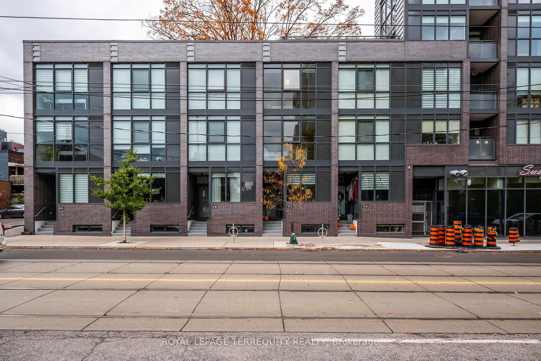 38 Howard Park Ave, #157