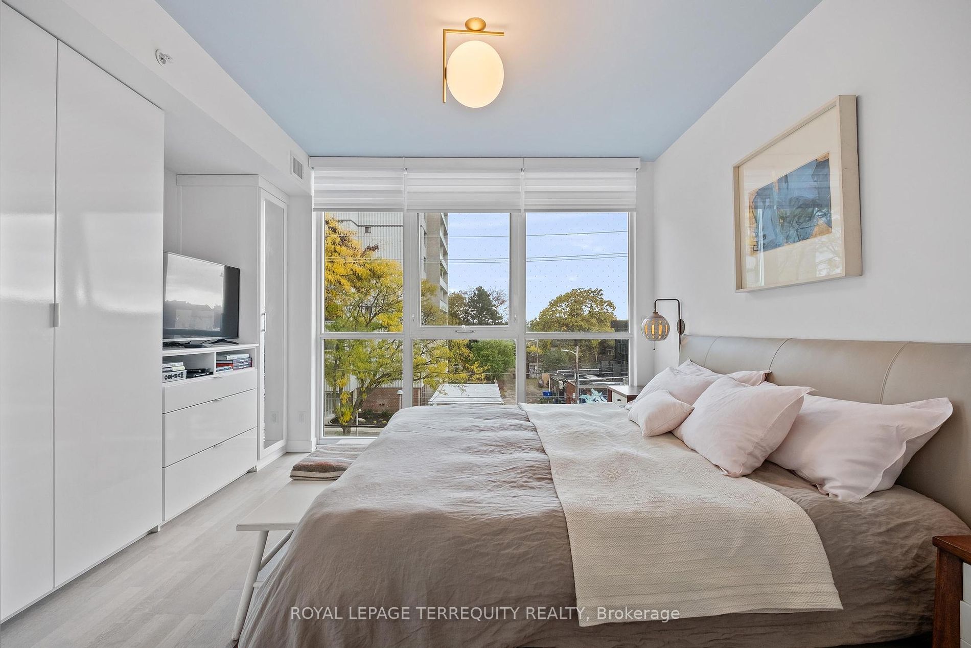 38 Howard Park Ave, #157