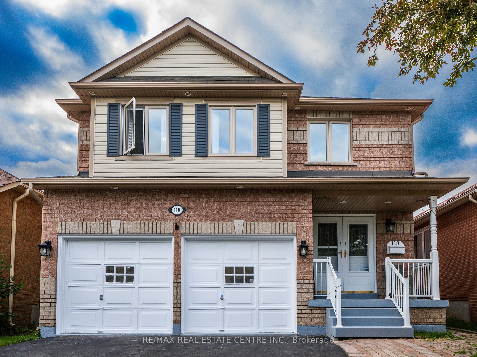 118 Mowat Cres