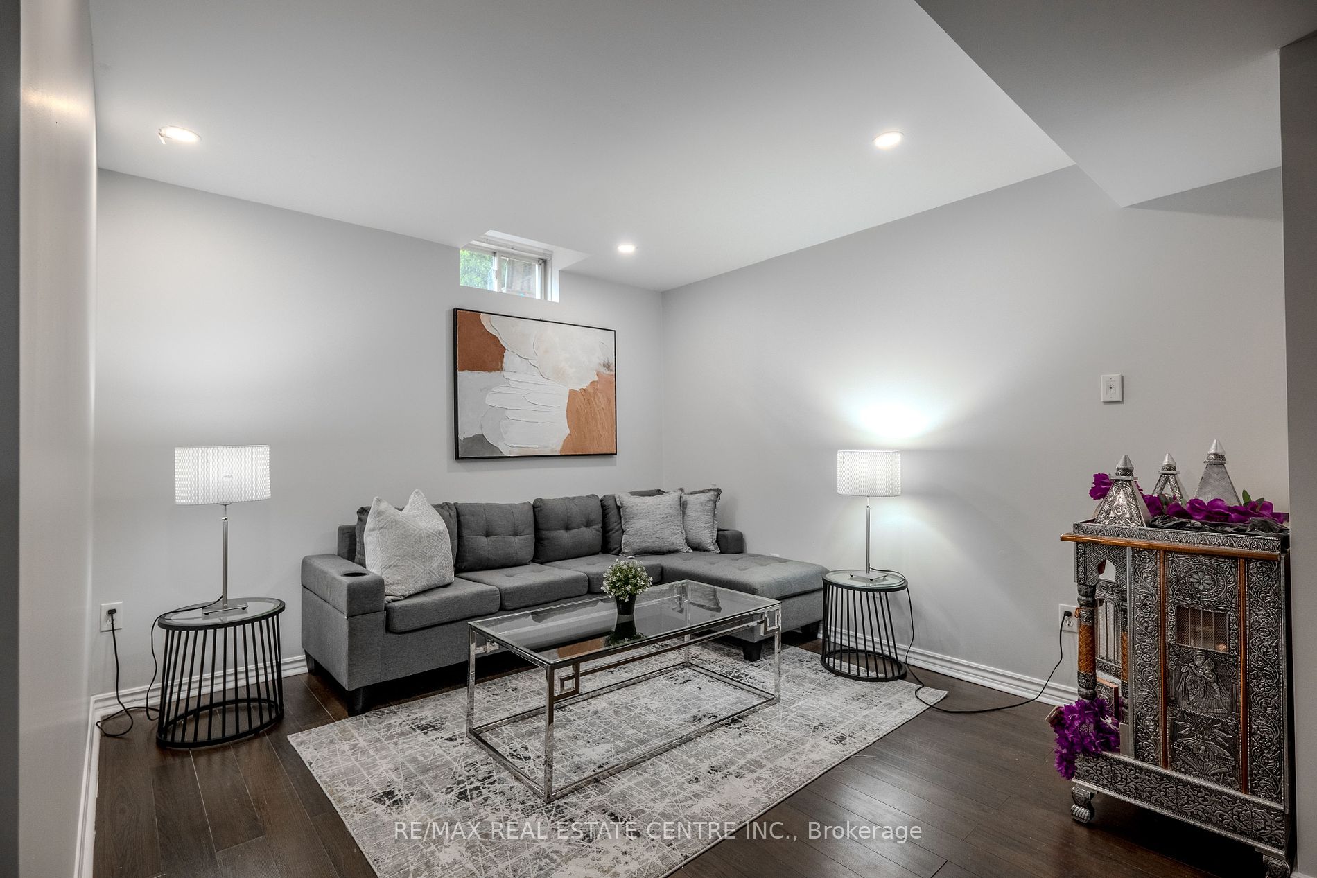 118 Mowat Cres