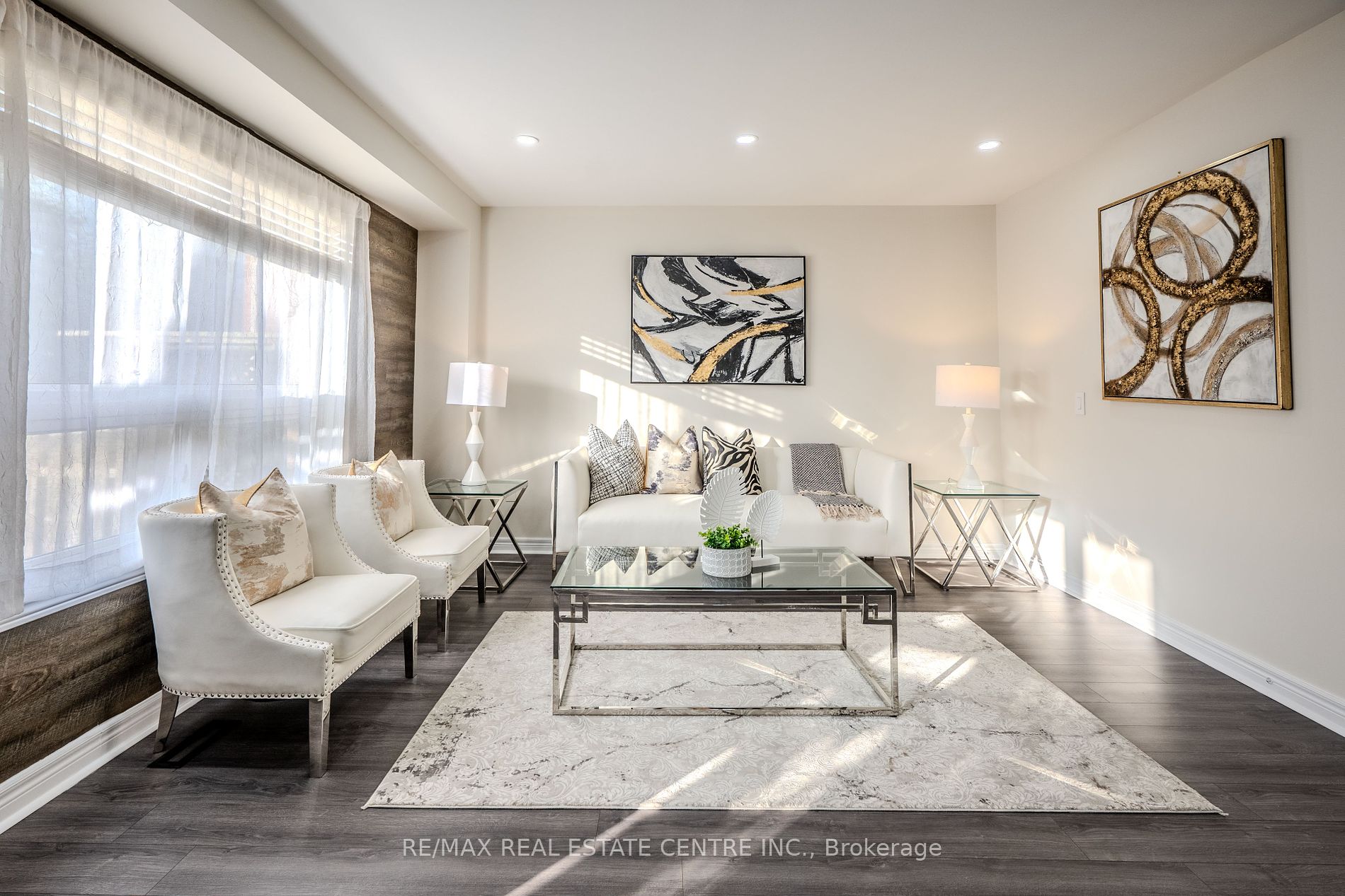 118 Mowat Cres