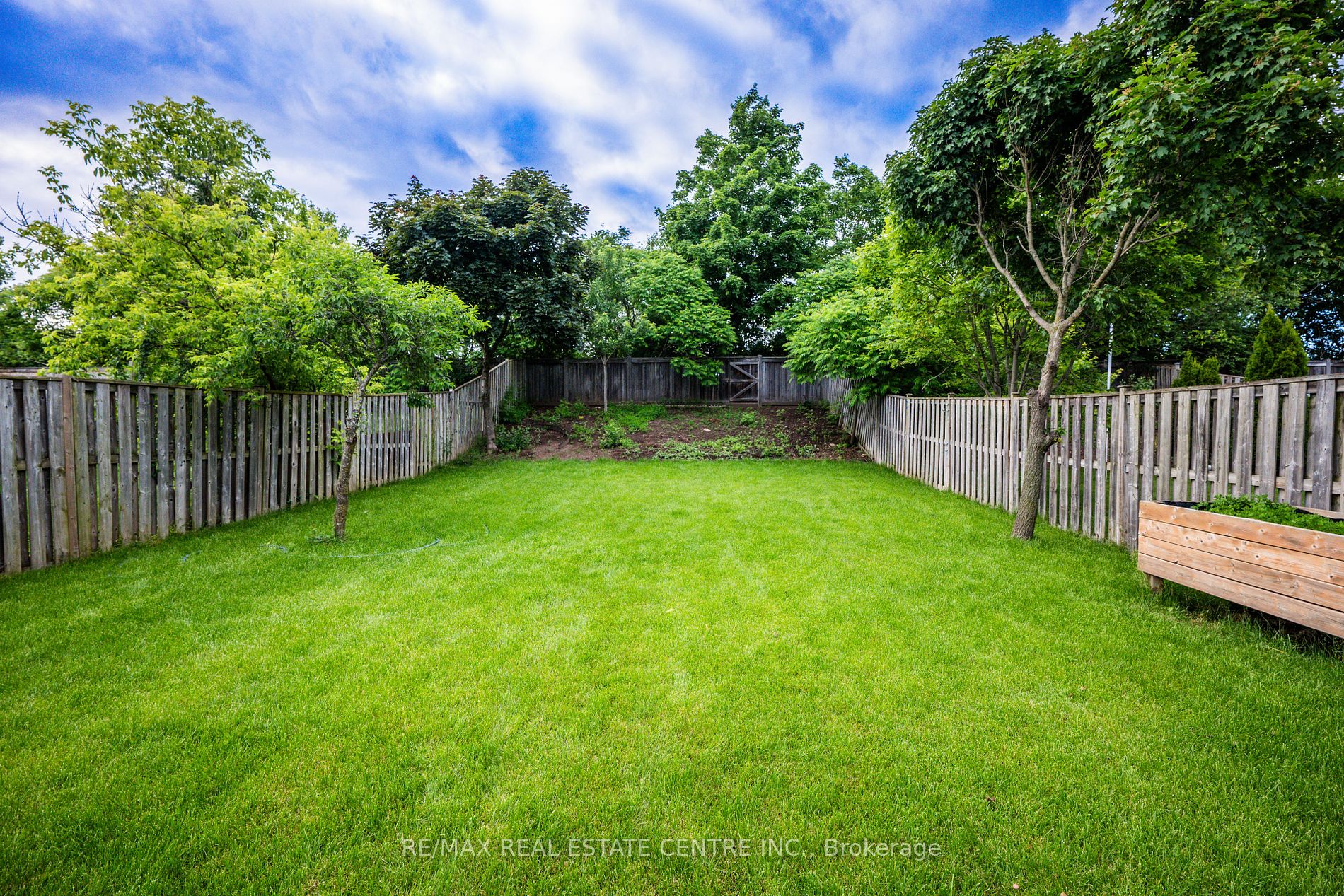 118 Mowat Cres