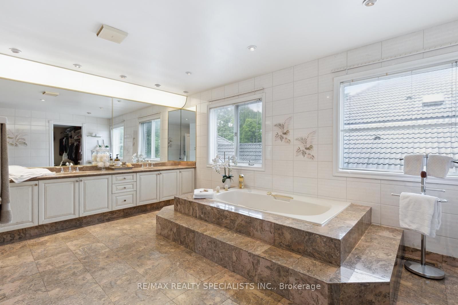 2480 MISSISSAUGA Road