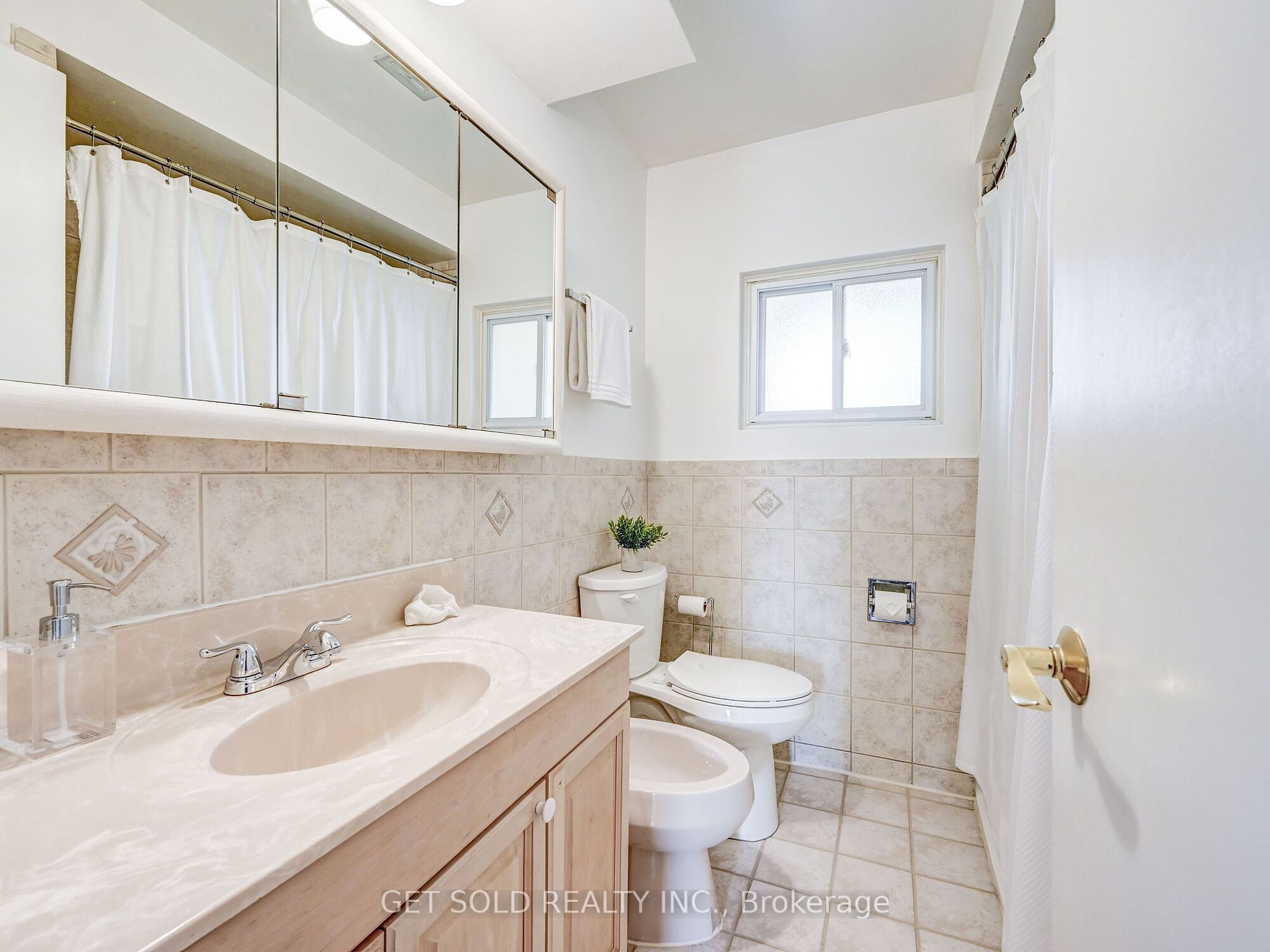 3651 Broomhill Crescent