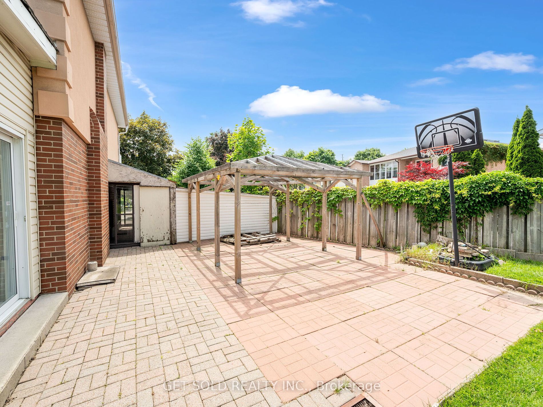 3651 Broomhill Crescent