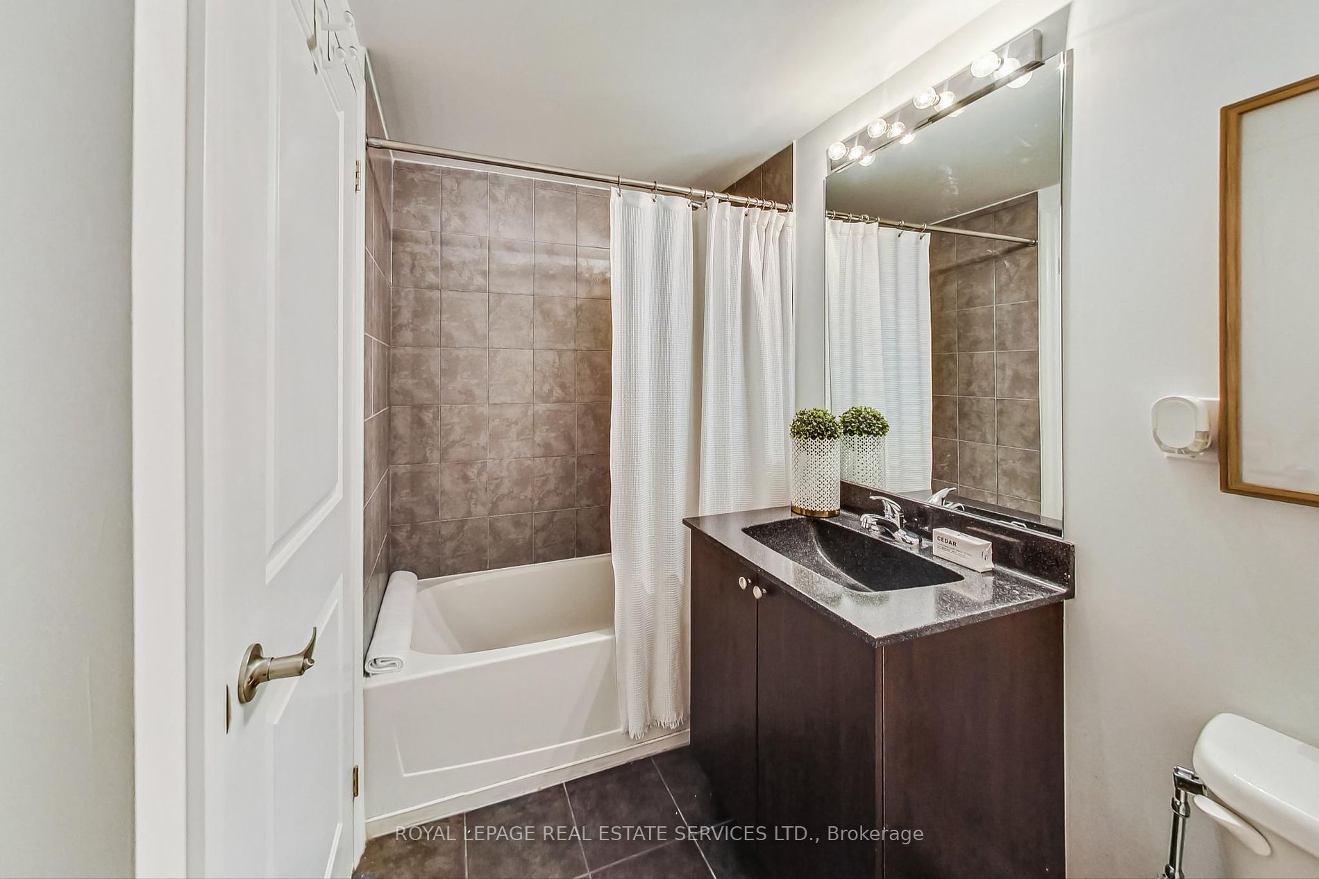 57 Macaulay Ave, #502