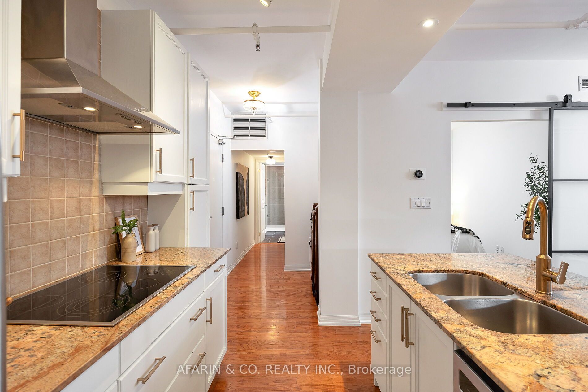 384 Sunnyside Avenue, #101